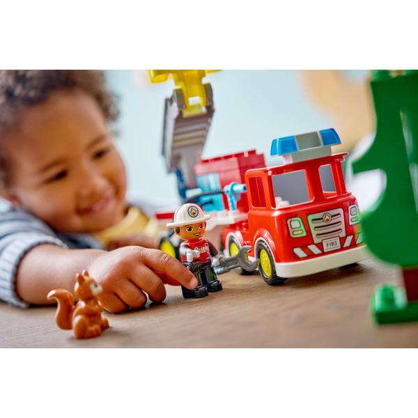 LEGO® DUPLO® 10473 Hasičské auto s hadicí a hasičem (obrázek 7)
