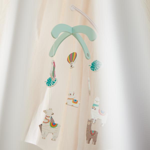 Bieco - Dřevěná závěsná hračka - lama (obrázek 8)