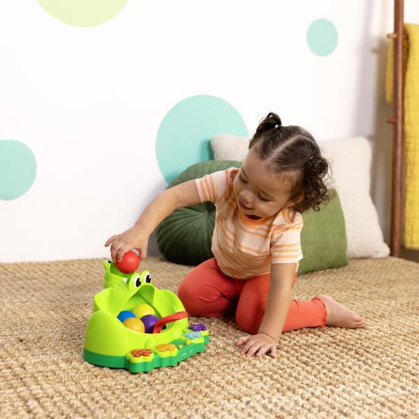 BRIGHT STARTS Hračka interaktivní Poppin' Ball Frog™ 6m+ (obrázek 4)
