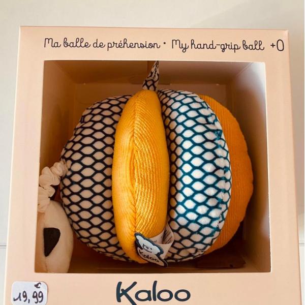 Kaloo Textilní míč s aktivitami pro miminko Stimuli