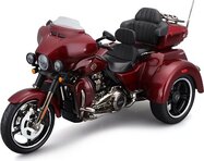 Maisto - H-D Trikes - 2021 CVO Tri Glide, metalická červená, 1:12