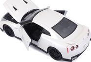 21082_BBUR_2017NissanGtr_WHI_PRD_3_výsledok.jpg