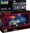ModelSet STRANGER THINGS auto 67732 - GMC® WSQK Squawk Van (1:25)