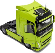 1:24 VOLVO TRUCKS FH GLOBETROTTER XL NEON GREEN