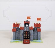 TV290-lionheart-castle-roleplay-toy-front.jpg