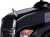 Rolly-Toys-Detske-odrazadlo-Choditko-Traktor-MACK-Odpudzovac-Zvuk-Farba-cierna.jpg