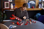 LEGO_21367_Lifestyle_Build_02.jpg