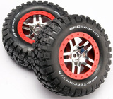 Traxxas koleso 2.2/3.0", disk SCT Split-Spoke strieborný-červený, pneu KM2 (2)