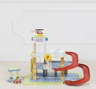 TV439-back-view-of-the-le-grand-garage-plus-accessories.jpg