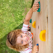 yyyyBERG-PlayBase-Zubeho-r-Kletterwand-1.jpg
