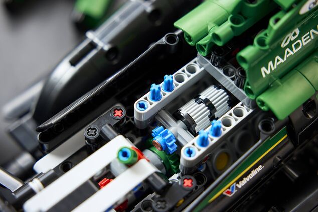 LEGO® Technic 42240 Auto Aston Martin Aramco AMR25 F1®