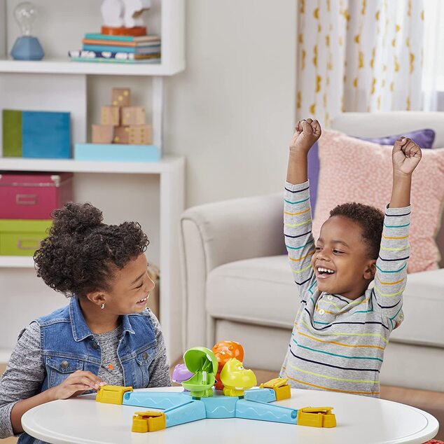 Hasbro Kinderspiel Hungrige Flusspferde - Trägerraketen E9707