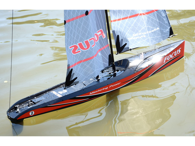 Focus V2 1m plachetnica PNP