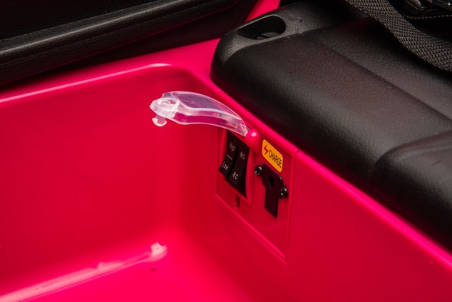 Elektrické autíčko Porsche Macan 12V s pohonom zadných kolies a licenciou (Jednomiestne),
