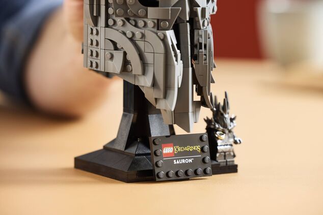 LEGO® Icons 11373 Pán prsteňov: Sauronova helma