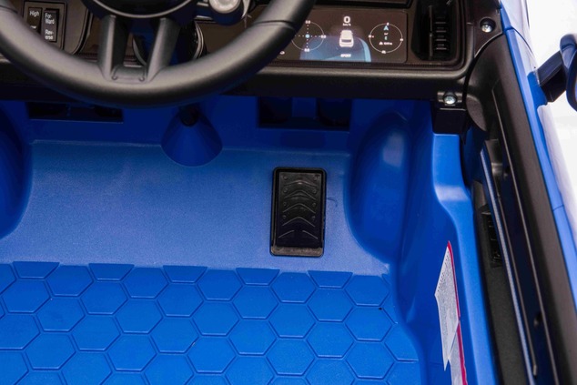 Elektrické autíčko Porsche Cayenne 12V s pohonom zadných kolies a licenciou (Jednomiestne)