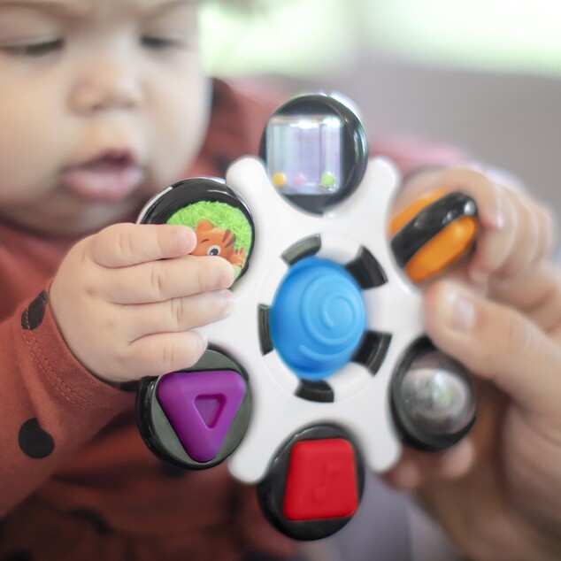 BABY EINSTEIN Érzőjáték Curiosity Clutch ™ 3m +
