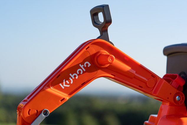 Falk Bager Kubota KX085-5 s otvárateľným sedadlom a prilbou