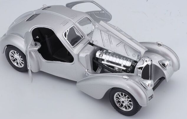 Bburago 1:24 Bugatti Atlantic Silber