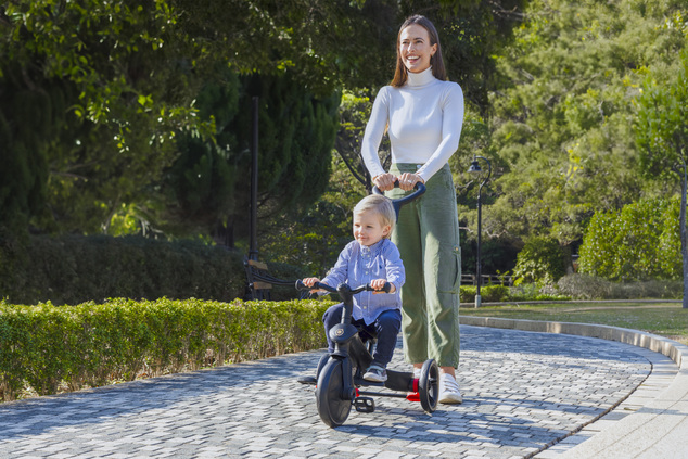 Globber trojkolka Explorer Trike 4in1 Black