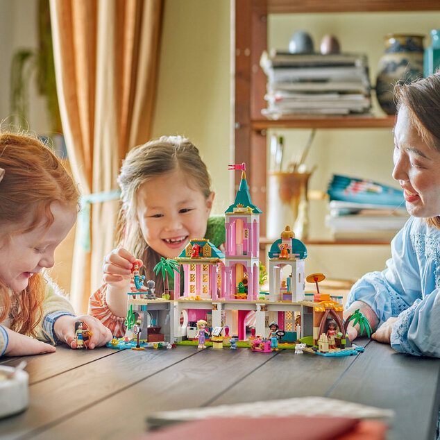 LEGO® Disney™ 43267 Hrad princezien a kráľovskí domáci miláčikovia