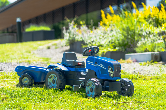Falk Tractor de pedales New Holland con remolque