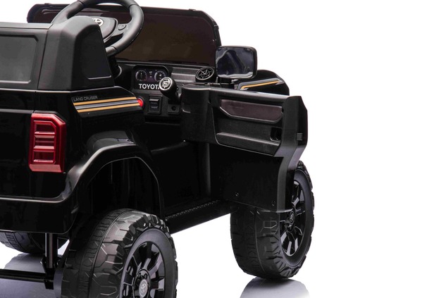 Elektrické autíčko Toyota Landcruiser 12V, čierne, široké jednomiestne sedadlo, 2,4 GHz di