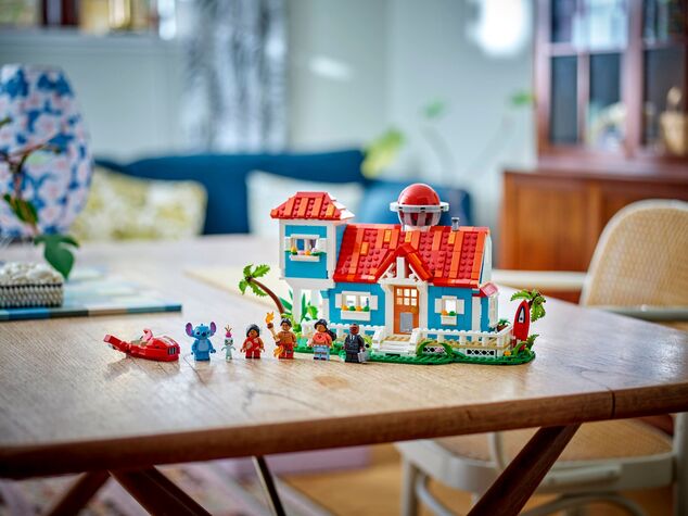 LEGO® Disney 43268 Lilo a Stitch a domček na pláži