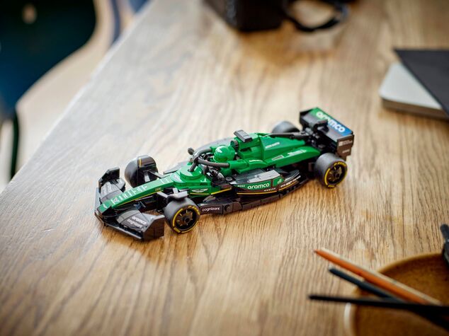 LEGO® Speed Champions 77245 Závodní auto Aston Martin Aramco F1® AMR24