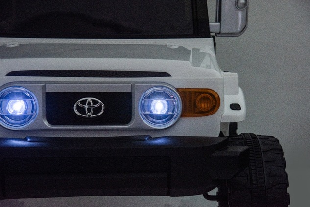 Elektrické autíčko Toyota FJ Cruiser XXL s pohonom 4x4, licencované (Dvojmiestne), biele,