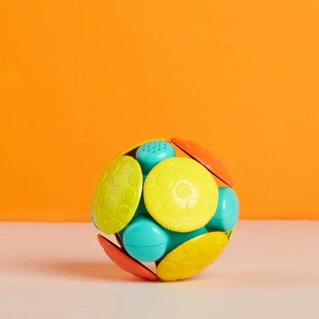 Hračka Oball™ Wobble Bobble 3m+