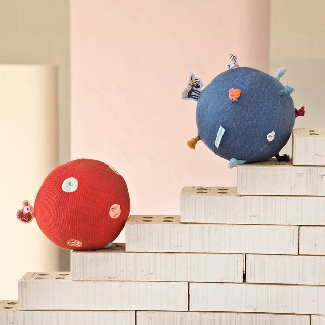 Lilliputiens - senzorická loptička - sliepočka Paulette