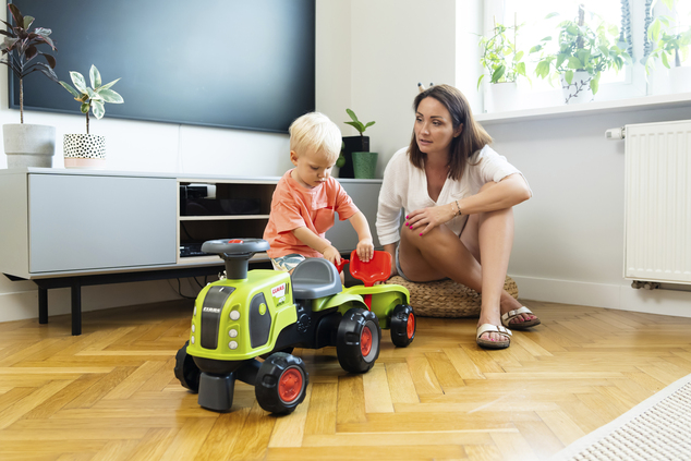 Falk Traktor Baby Claas mit Lenkrad, Hupe, Anhänger, Rechen und Schaufel