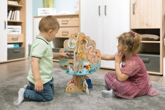 Drevený montessori strom, 2023