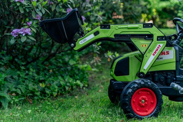 Falk Šliapací traktor 1040AM Clas Arion 430 s nakladačom a vlečkou