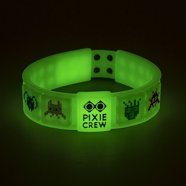 PIXIE CREW Space Invaders Kreatívny tematický náramok SVIETIACI V TME
