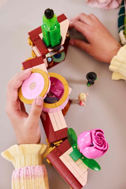 LEGO® Wicked 75683 Študentský internát Glindy a Elphaby