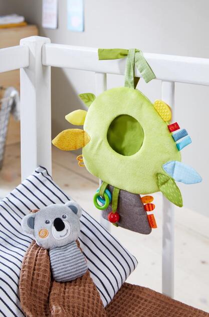 Haba Textilná motorická hračka na zavesenie Koala
