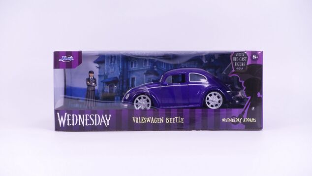Jada Wednesday auto 1972 VW Beetle 1:24 a figúrka Wednesday