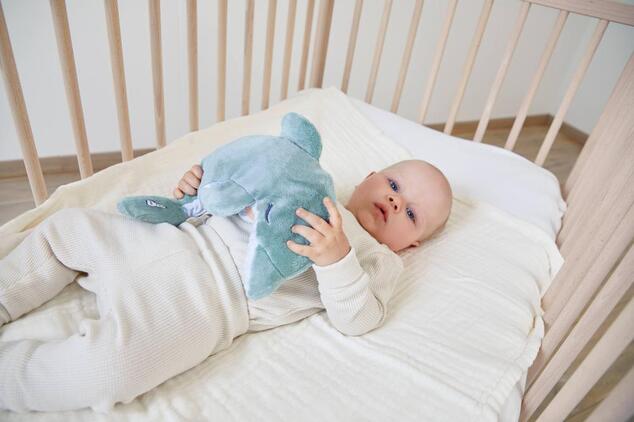 Kaloo Petit Calme Plüss delfin levendulapárnával a jobb alvásért 15 cm