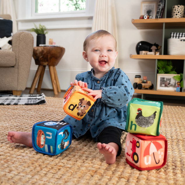 BABY EINSTEIN Textil játék kockák ábécé Alpha Stacks™ 4db, 3hó+