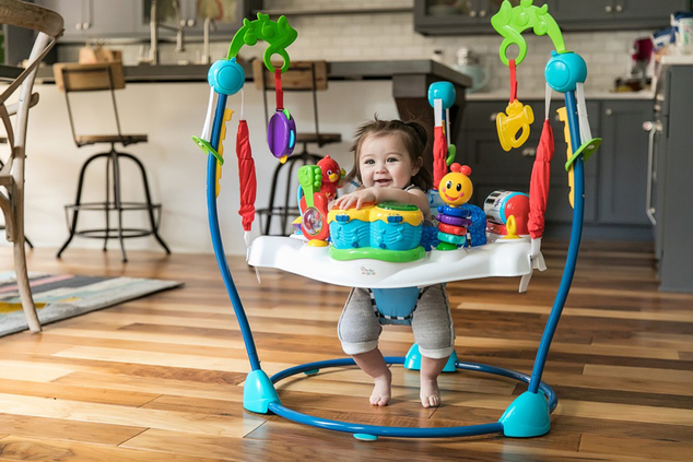 BABY EINSTEIN  Skákadlo/aktívne centrum 2v1 Neighborhood Symphony 6m+ do 11kg