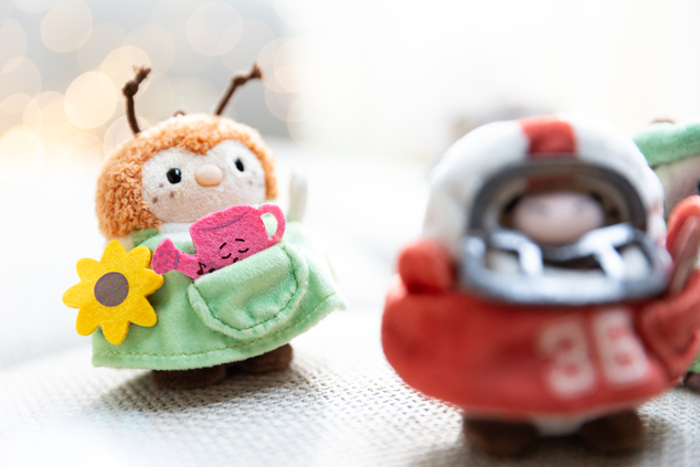 NICI peluche MyMochi Ape Hadshi 8 cm con annaffiatoio e costume da giardiniere, confezione regalo