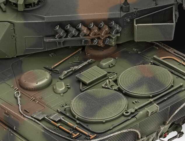 Gift-Set tank 05631 - 70 Years Bundeswehr: Leopard 2 A6A2 (Exclusive Edition) (1:35)