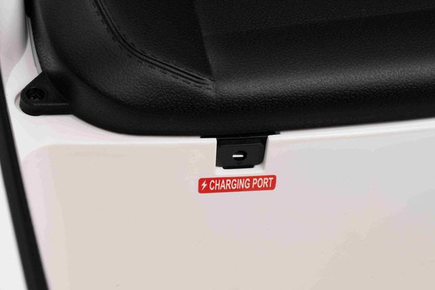 Elektrické autíčko RUF GT 12V, biele, Otváracie dvere, 2.4 GHz diaľkové ovládanie, LED sve