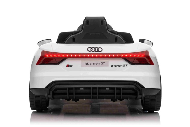 Elektrické autíčko Audi RS E-tron GT 12V, biele, široké jednomiestne sedadlo, 2,4 GHz diaľ