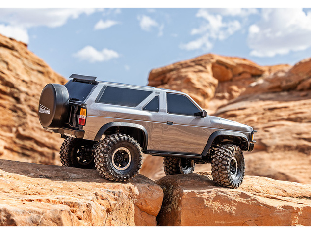 Traxxas TRX-4 Nissan Pathfinder 1988 1:10 RTR strieborný