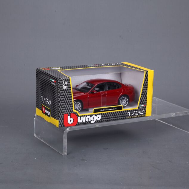 Bburago 1:24 Plus Alfa Romeo Giulia (2016) Metallic Rot