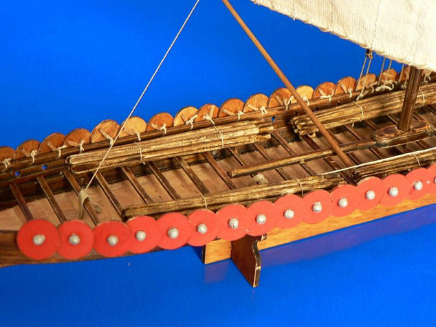 Dušek Vikingská predĺžená loď 1:72 kit