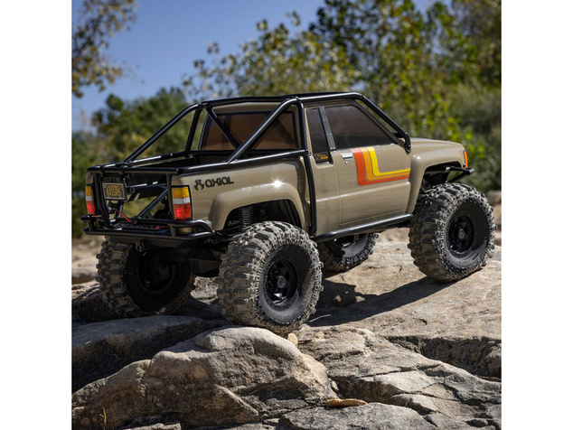 Axial SCX10 III Toyota SR5 1987 4WD RTR peščeni